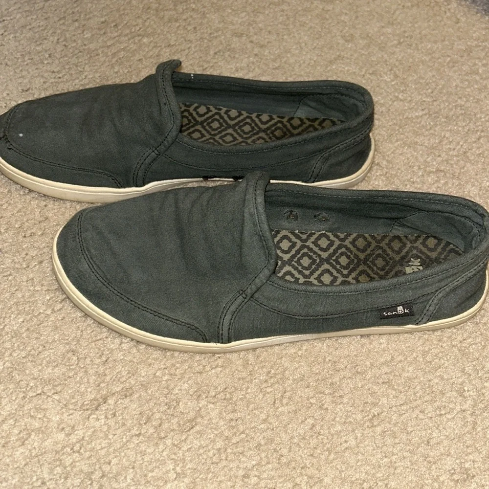 Sanuks